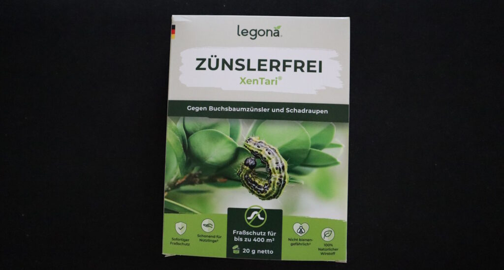 Das Foto zeigt die Verpackung eines Präparats gegen den Buchsbaumzünsler