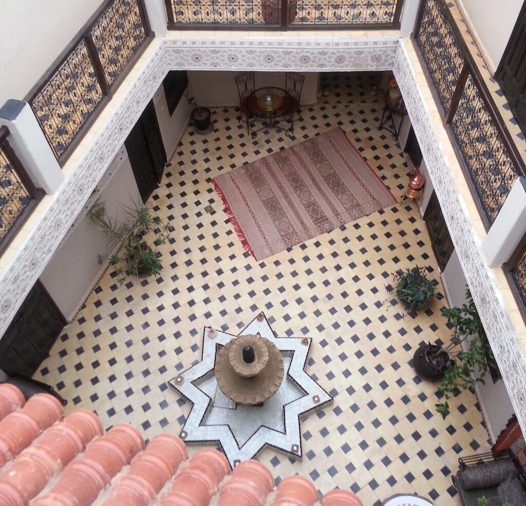 Das Foto zeigt einen Riad in Marokko