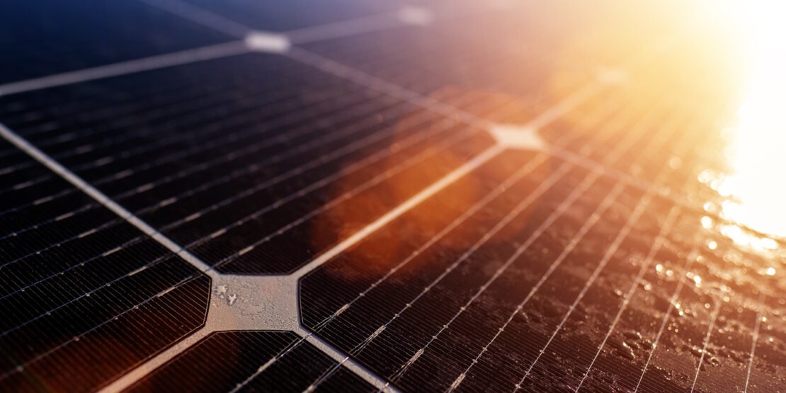 Das Foto zeigt ein Solarpanel